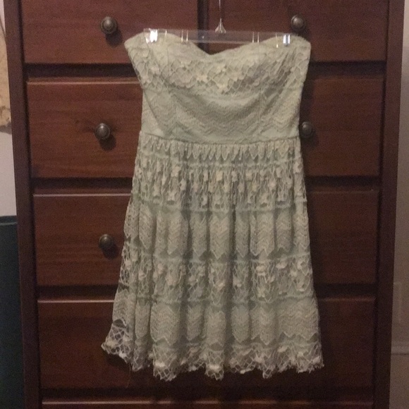 Light green boho/lace strapless dress (Medium) - Picture 5 of 7